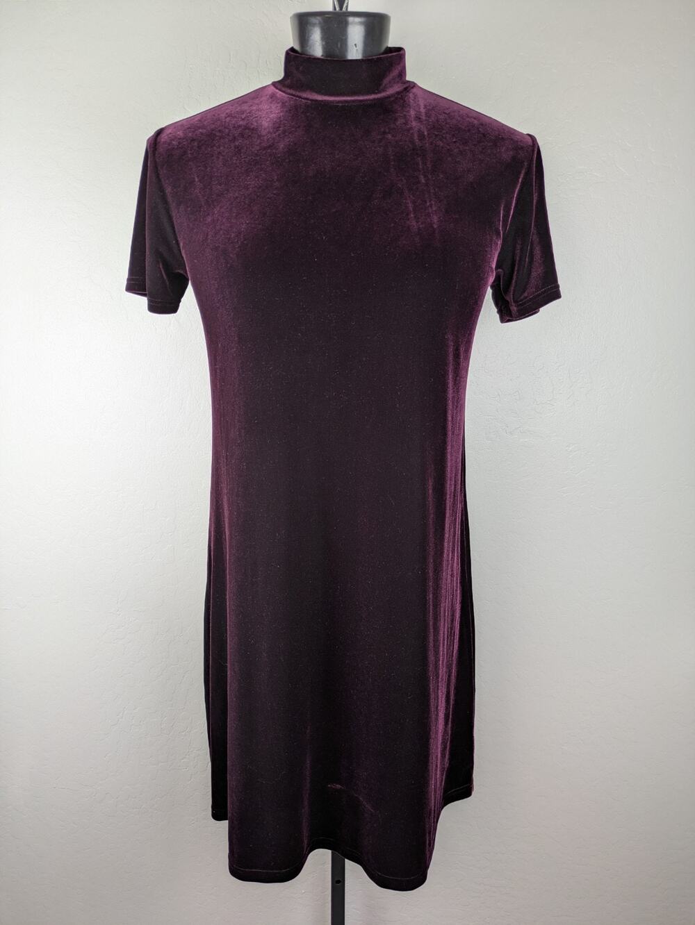 Vintage Jacqueline Ferrar 14 Tall Burgundy Velvet Mock Neck Shift Dress